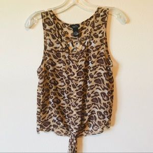 🔥🔥 Sassy leopard front tie tank top